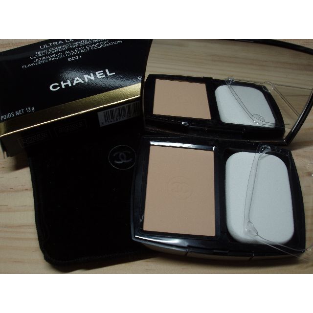 CHANEL(シャネル)のCHANEL  シャネルウルトラル タン コンパクト ファンデーション BD21 コスメ/美容のベースメイク/化粧品(ファンデーション)の商品写真