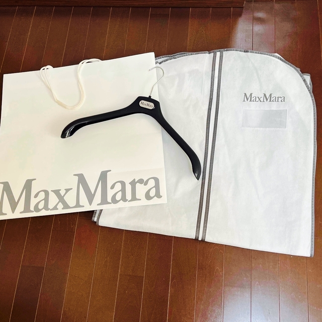 Max Mara(マックスマーラ)の2022マックスマーラ　テディベアコート　ガーメント　ハンガー　ショップ袋 レディースのジャケット/アウター(ロングコート)の商品写真