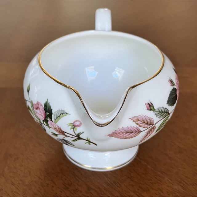 WEDGWOOD(ウェッジウッド)の【黒壺美品】ウェッジウッド★ハザウェイローズ★ティーキャニスター、ミルクジャグ インテリア/住まい/日用品のキッチン/食器(食器)の商品写真