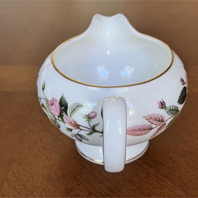 WEDGWOOD(ウェッジウッド)の【黒壺美品】ウェッジウッド★ハザウェイローズ★ティーキャニスター、ミルクジャグ インテリア/住まい/日用品のキッチン/食器(食器)の商品写真