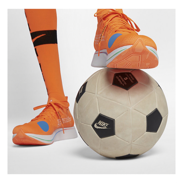 OFF-WHITE(オフホワイト)の希少Nikelab × Off-White サッカー ボール スポーツ/アウトドアのサッカー/フットサル(ボール)の商品写真