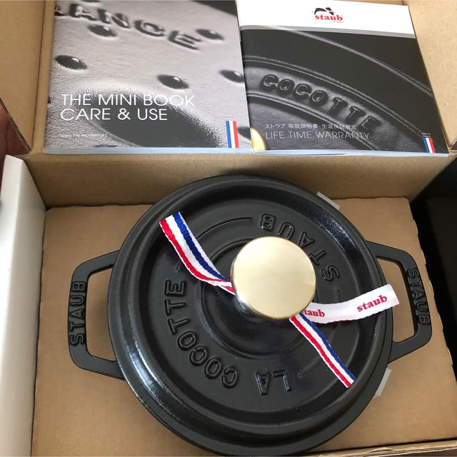 STAUB(ストウブ)の新品　国内正規品　生涯保証　staub ストウブ　ブラック インテリア/住まい/日用品のキッチン/食器(鍋/フライパン)の商品写真