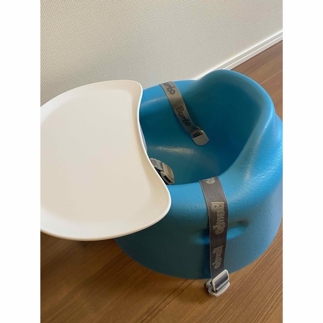 Bumbo(バンボ)の(送料込み)Bumbo バンボベビーソファー ベビー用品 キッズ/ベビー/マタニティのキッズ/ベビー/マタニティ その他(その他)の商品写真