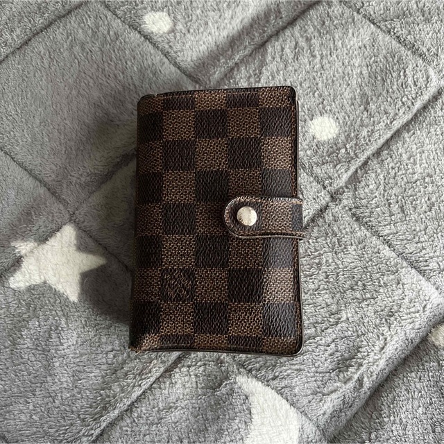 VUITTON 折り財布