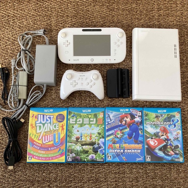 wiiu32G本体セット　ソフトさまざま　豪華proコントローラー付き