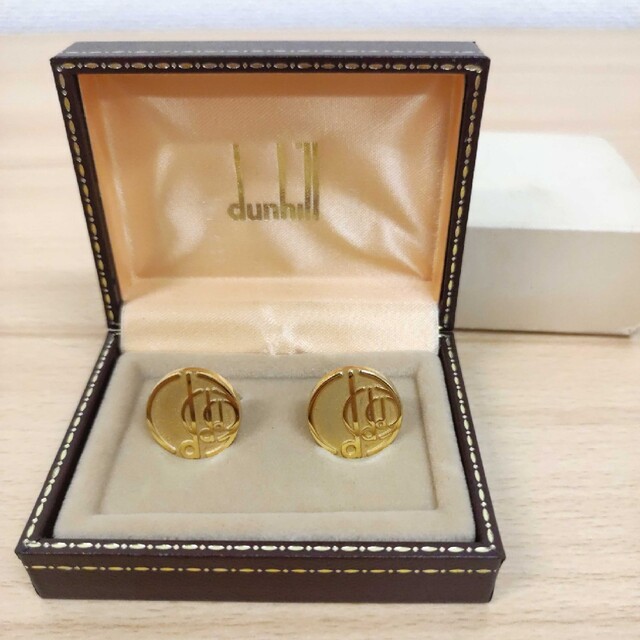 Dunhill(ダンヒル)のdunhill　ダンヒル　カフス　dロゴ　ゴールドカラー メンズのファッション小物(カフリンクス)の商品写真