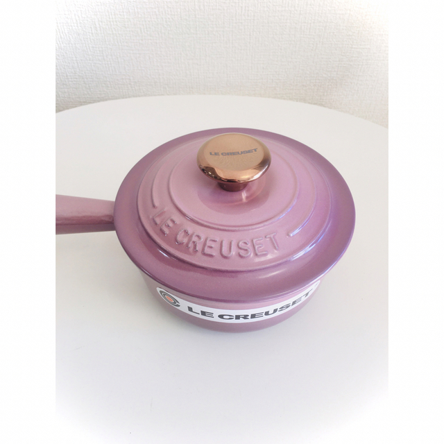 LE CREUSET(ルクルーゼ)の【新品】LE CREUSETメゾンドパリ モーヴピンク ソースパン 16cm インテリア/住まい/日用品のキッチン/食器(鍋/フライパン)の商品写真