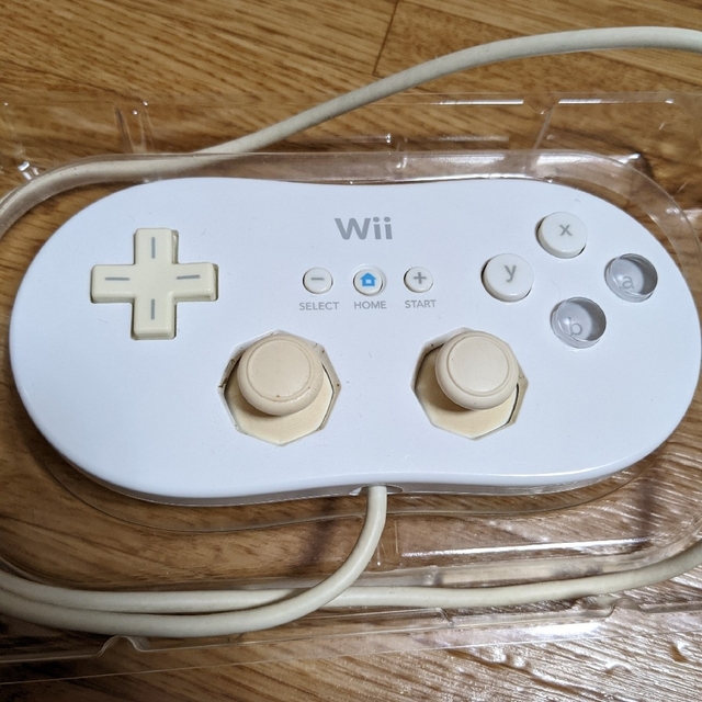 【ゲーム】wiiのクラシックコントローラー（白） エンタメ/ホビーのゲームソフト/ゲーム機本体(その他)の商品写真