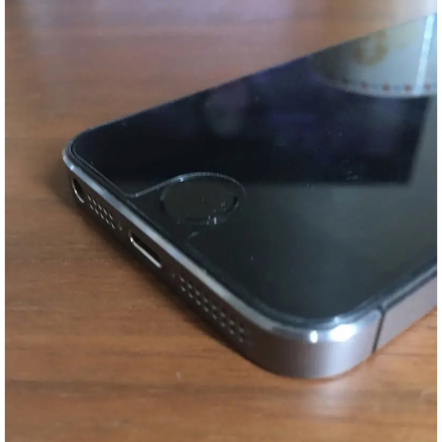 iPhone(アイフォーン)のiPhone 5s Space Gray 32 GB docomo スマホ/家電/カメラのスマートフォン/携帯電話(スマートフォン本体)の商品写真