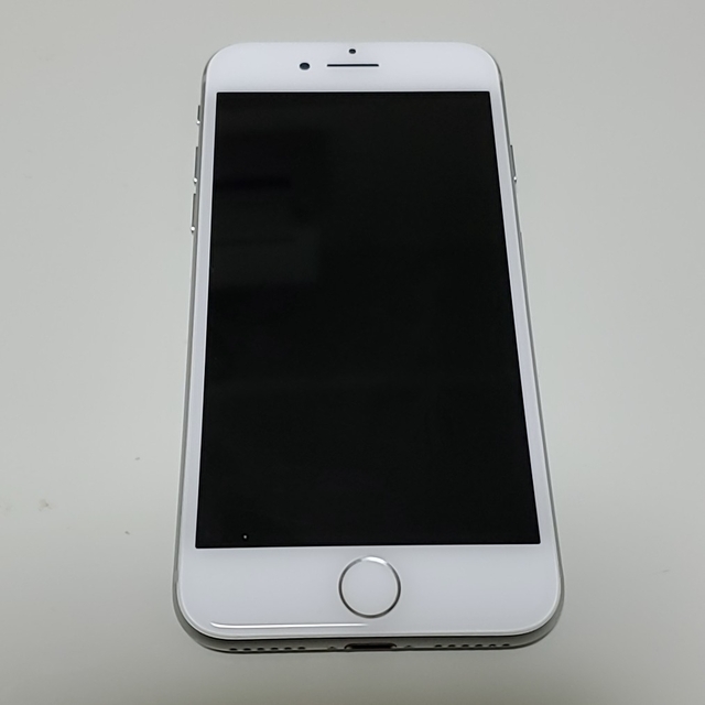 iPhone(アイフォーン)のiPhone 7 本体 32GB シルバー スマホ/家電/カメラのスマートフォン/携帯電話(スマートフォン本体)の商品写真