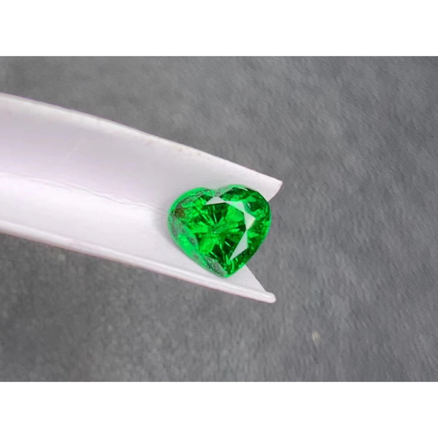 ストレッチドビー ⭐天然 ツァボライト ルース 1.11ct guitartots.co.uk