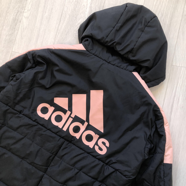 adidas(アディダス)のadidas 120 ベンチコート　女の子　 キッズ/ベビー/マタニティのキッズ服女の子用(90cm~)(コート)の商品写真