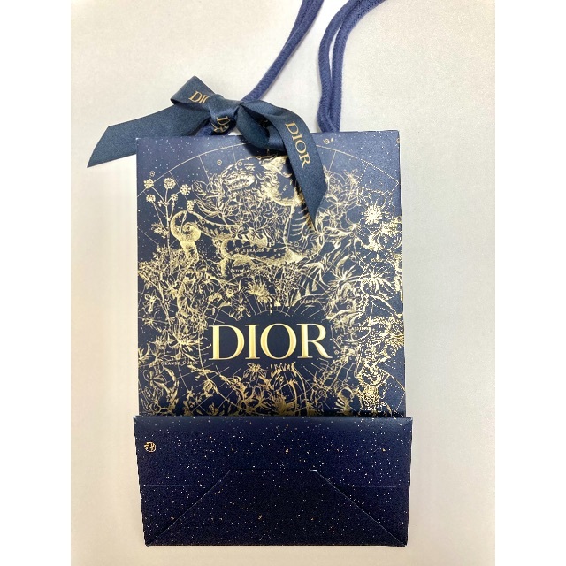 Dior(ディオール)のディオール ホリデー 限定 クリスマス ショッパー 紙袋 ラッピング リボン コスメ/美容のコスメ/美容 その他(その他)の商品写真