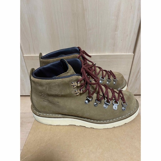 Danner(ダナー)のダナー マウンテンライト 30868X US 7 1/2 MEN D スエード メンズの靴/シューズ(ブーツ)の商品写真