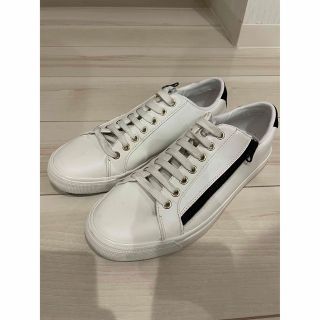 ザラ(ZARA)のZARA スニーカー　ホワイト　サイズ41(スニーカー)