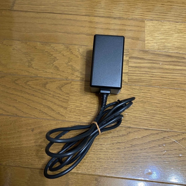 日立(ヒタチ)の日立充電式掃除機専用ACアダプター PVA-02 純正品 スマホ/家電/カメラのスマートフォン/携帯電話(バッテリー/充電器)の商品写真