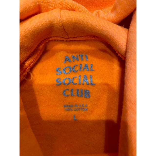 ANTI SOCIAL SOCIAL CLUB(アンチソーシャルソーシャルクラブ)の新品正規品　antisocialsocialclub パーカー　オレンジL メンズのトップス(パーカー)の商品写真