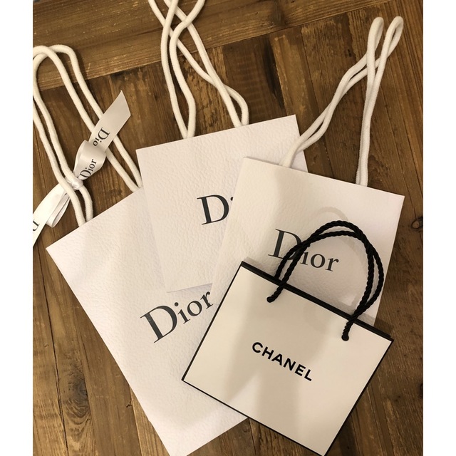 Christian Dior(クリスチャンディオール)のDior・CHANEL紙袋　4枚セット レディースのバッグ(ショップ袋)の商品写真