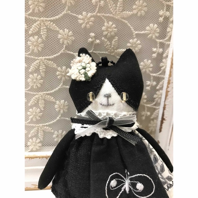 mina perhonen(ミナペルホネン)のハチワレねこちゃんぬいぐるみチャーム ハンドメイド 173 ハンドメイドのアクセサリー(チャーム)の商品写真