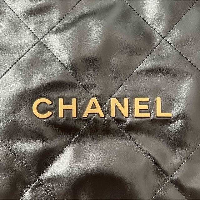 CHANEL(シャネル)のシャネルバッグCHANEL22ハンドバッグホーボーシャイニーカーフスキン レディースのバッグ(ハンドバッグ)の商品写真