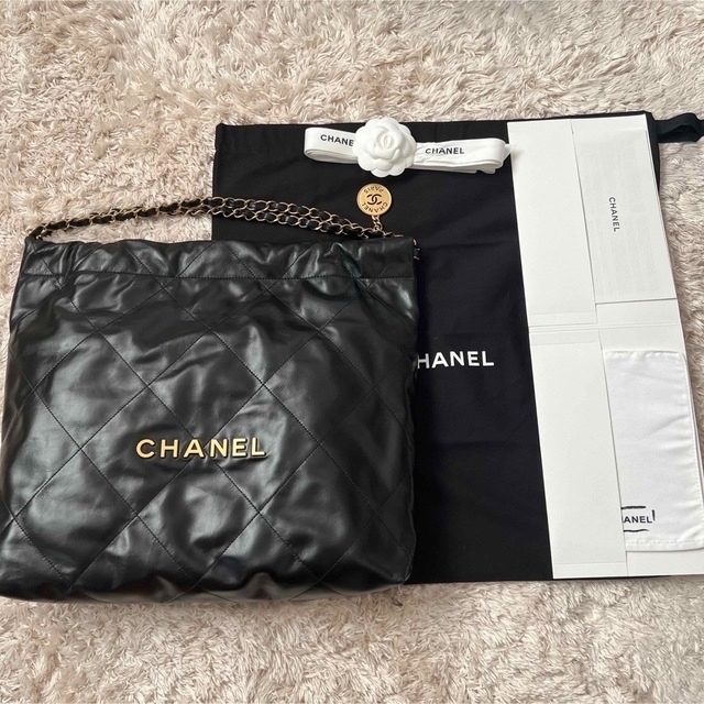 CHANEL(シャネル)のシャネルバッグCHANEL22ハンドバッグホーボーシャイニーカーフスキン レディースのバッグ(ハンドバッグ)の商品写真