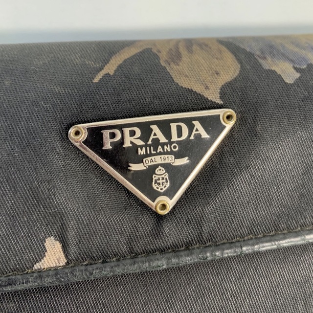 PRADA(プラダ)のPRADA プラダ 折り財布 花柄 ブラック トラアングル レディース ブランド レディースのファッション小物(財布)の商品写真