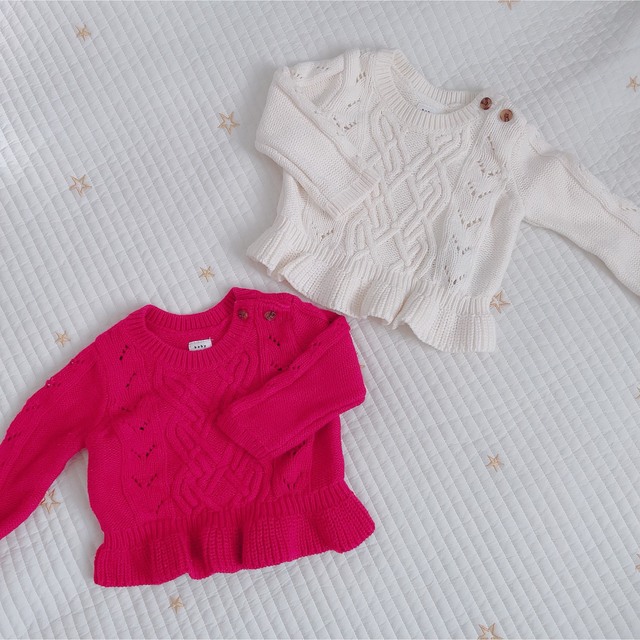 babyGAP(ベビーギャップ)のbabyGAP 70 赤&白　ケーブルニット　セット キッズ/ベビー/マタニティのベビー服(~85cm)(ニット/セーター)の商品写真