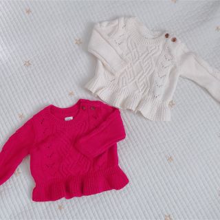 ベビーギャップ(babyGAP)のbabyGAP 70 赤&白　ケーブルニット　セット(ニット/セーター)