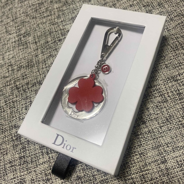 Dior(ディオール)のキーホルダー　チャーム　ノベルティ　ディオール　dior 新品未使用 レディースのファッション小物(キーホルダー)の商品写真