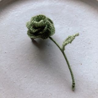 薔薇ブローチ　立体刺繍ブローチ(ブローチ/コサージュ)