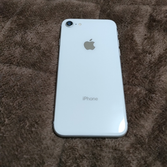 Apple(アップル)のiPhone8 64GB SIMフリー シルバー スマホ/家電/カメラのスマートフォン/携帯電話(携帯電話本体)の商品写真