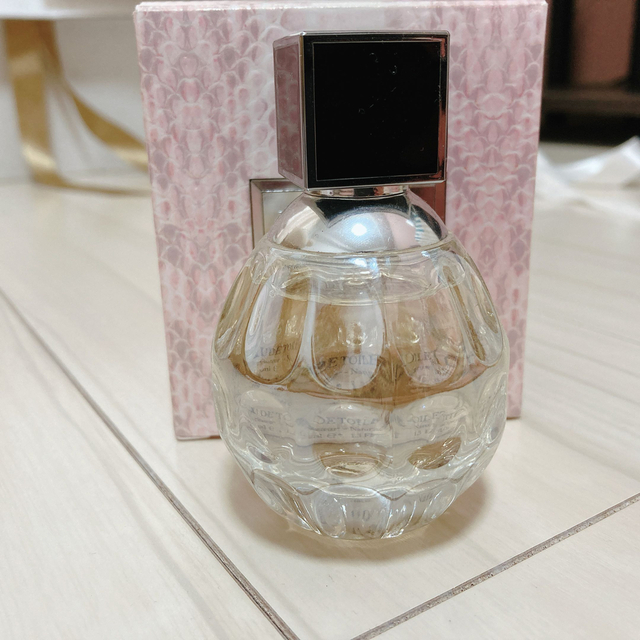 JIMMY CHOO(ジミーチュウ)のジミーチュウ オードトワレ 40ML コスメ/美容の香水(香水(女性用))の商品写真