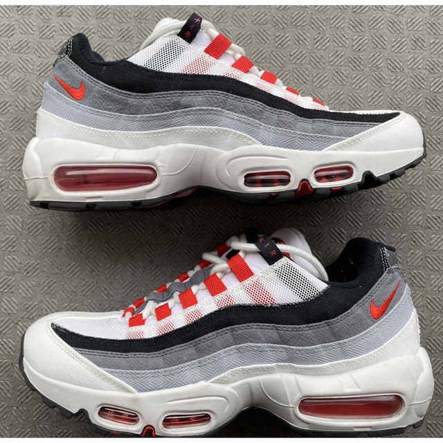 NIKE(ナイキ)のNIKE AIR MAX 95 RED メンズの靴/シューズ(スニーカー)の商品写真