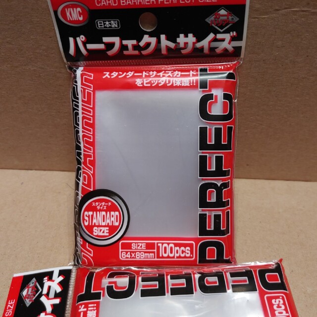 KMC NEW カードバリアー100　パーフェクトサイズ エンタメ/ホビーのトレーディングカード(カードサプライ/アクセサリ)の商品写真