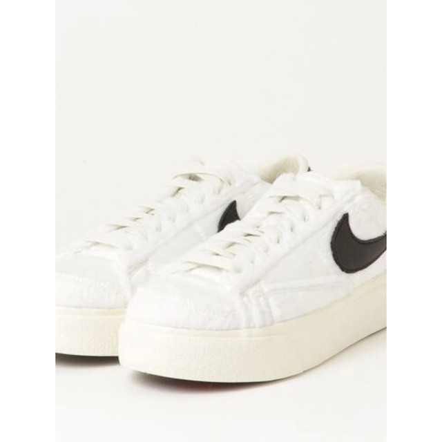 NIKE(ナイキ)のNIKE WMNS BLAZER LOW PLATFORM メンズの靴/シューズ(スニーカー)の商品写真