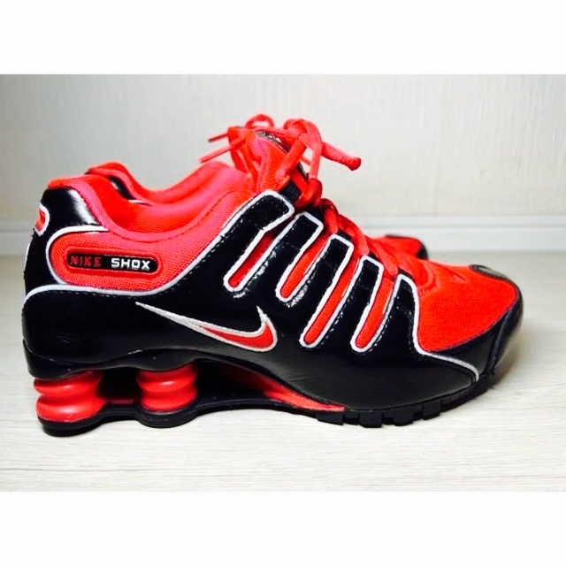 NIKE SHOX スニーカー　23cm