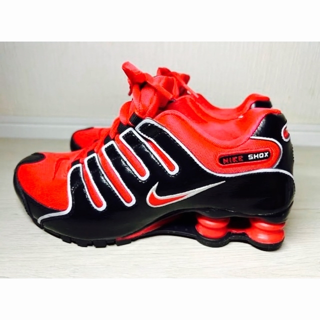 NIKE SHOX スニーカー　23cm