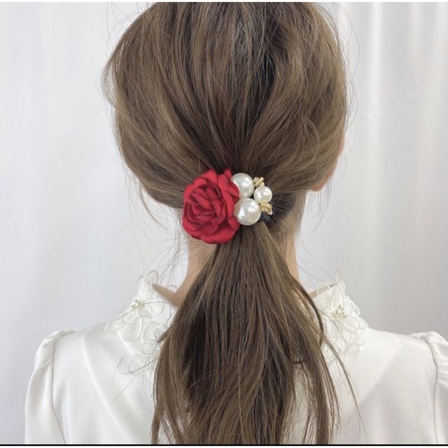 【レッド】薔薇パールヘアゴム しゅしゅ 結婚式 レディースのヘアアクセサリー(ヘアゴム/シュシュ)の商品写真