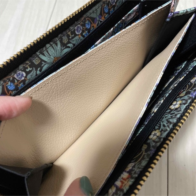 LIBERTY.(リバティ)の《ハンドメイド》リバティのL字ファスナー長財布 ハンドメイドのファッション小物(財布)の商品写真
