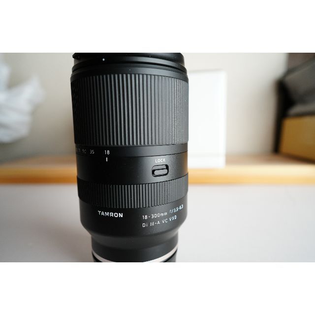 【超美品】TAMRON 18-300mm F3.5-6.3 Eマウント タムロン スマホ/家電/カメラのカメラ(レンズ(ズーム))の商品写真