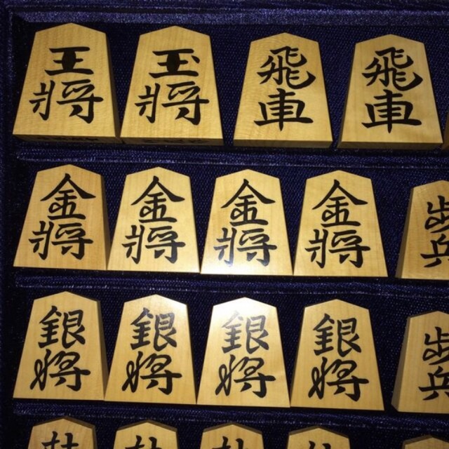 将棋駒 ※貴重※竹風作 御蔵島黄楊 銀目(全駒斑入)彫埋 清安 余歩2 桐
