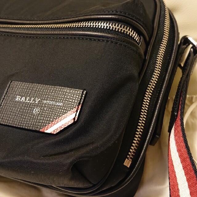 Bally(バリー)の美品！ Ｂａｌｌｙメッセンジャー バッグ Fiji メンズのバッグ(メッセンジャーバッグ)の商品写真
