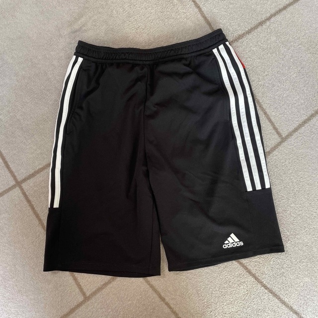 adidas(アディダス)の【未使用・新品】アディダスTシャツハーフパンツセット・160 キッズ/ベビー/マタニティのキッズ服男の子用(90cm~)(Tシャツ/カットソー)の商品写真