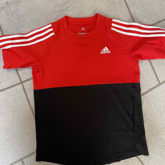 adidas(アディダス)の【未使用・新品】アディダスTシャツハーフパンツセット・160 キッズ/ベビー/マタニティのキッズ服男の子用(90cm~)(Tシャツ/カットソー)の商品写真