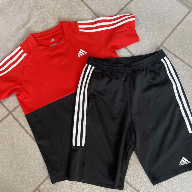 adidas(アディダス)の【未使用・新品】アディダスTシャツハーフパンツセット・160 キッズ/ベビー/マタニティのキッズ服男の子用(90cm~)(Tシャツ/カットソー)の商品写真