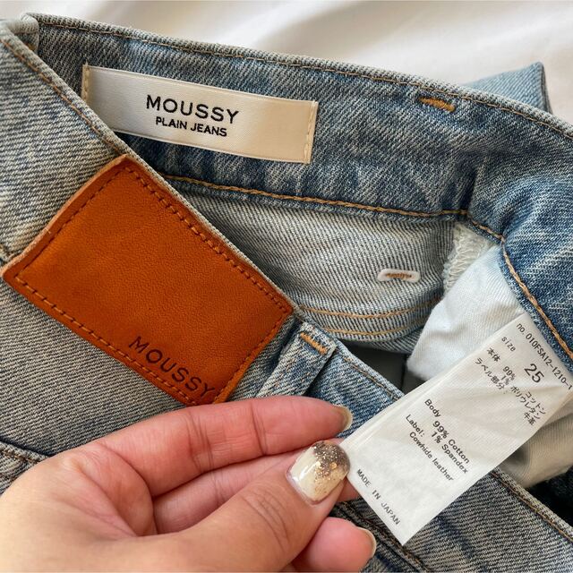 moussy(マウジー)のMOUSSY PLAIN JEANS STRAIGHT 25 レディースのパンツ(デニム/ジーンズ)の商品写真