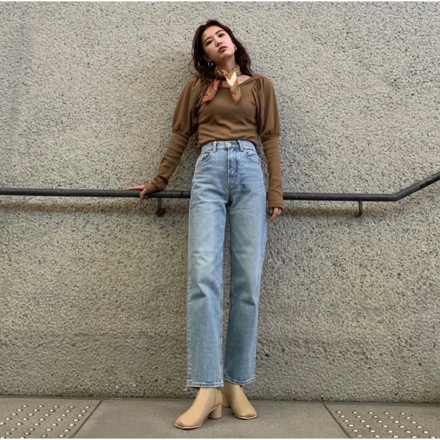 moussy(マウジー)のMOUSSY PLAIN JEANS STRAIGHT 25 レディースのパンツ(デニム/ジーンズ)の商品写真