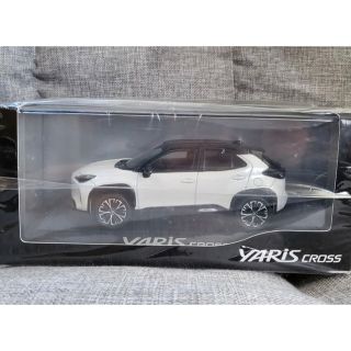 【新品】トヨタ ヤリスクロス ミニカー　ホワイトパール(070)