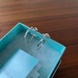 ティファニー(Tiffany & Co.)のティファニーT ワイヤーフープピアス(ピアス)