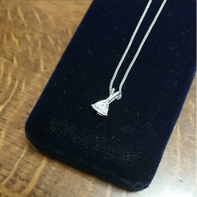 ジュエリーマキ(ジュエリーマキ)の【希少】Pt850 カメリア・ダイヤモンド  ネックレス  1.01ct レディースのアクセサリー(ネックレス)の商品写真